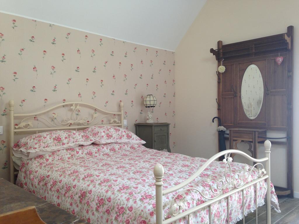 L'Auberge Des Oiseaux Chantants Willeman Room photo